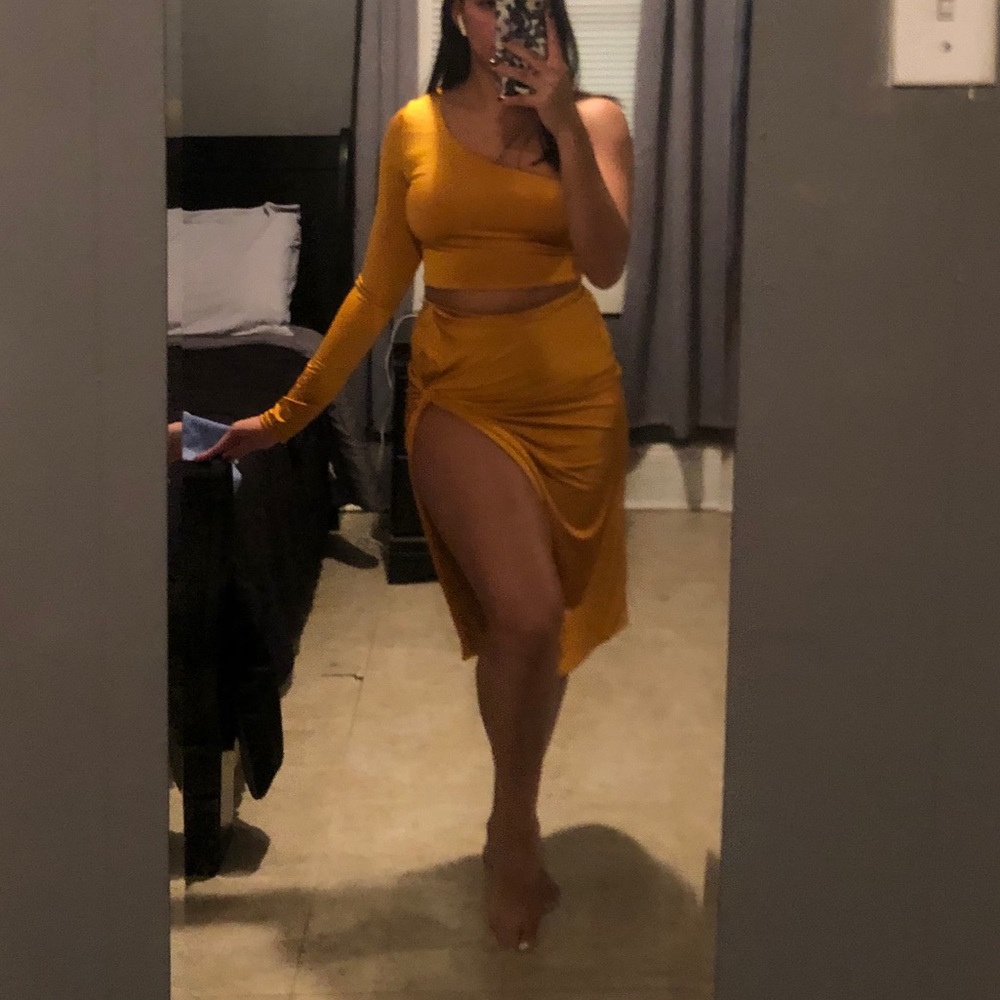 Looking Amazing Skirt Set Fashionnova Size Medium